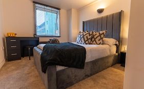 Jpg Theatre Suite - High Floor Mcr Luxe Apartment W Balcony Canal Views